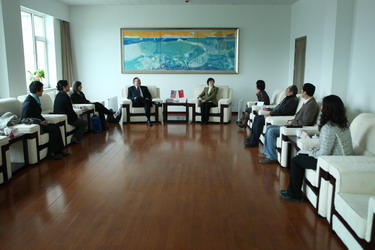 2012年4月10日 刘宏副院长会见美国伊利诺伊大学春田分校国际商学院院长一行007.jpg