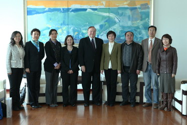 2012年4月10日 刘宏副院长会见美国伊利诺伊大学春田分校国际商学院院长一行020.jpg