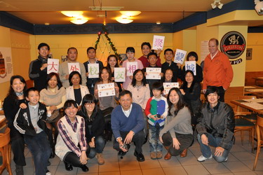 1 加拿大校友室内合影.jpg