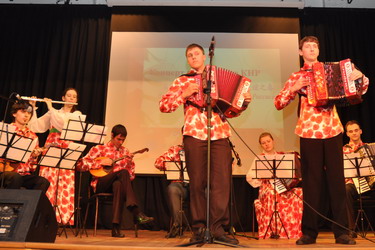 图片8：俄罗斯民族乐器表演.jpg